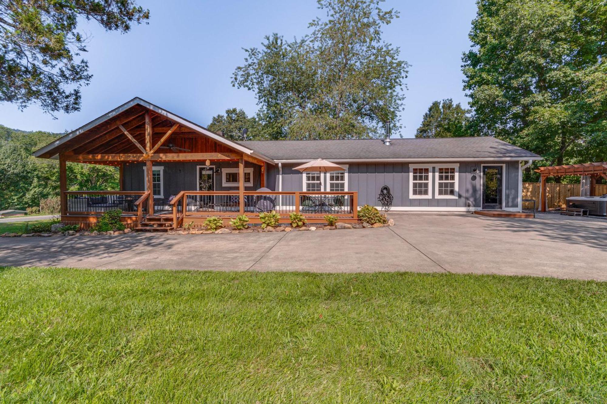 Cozy Cottage With Hot Tub Less Than 4 Mi To Black Mountain! Swannanoa 外观 照片